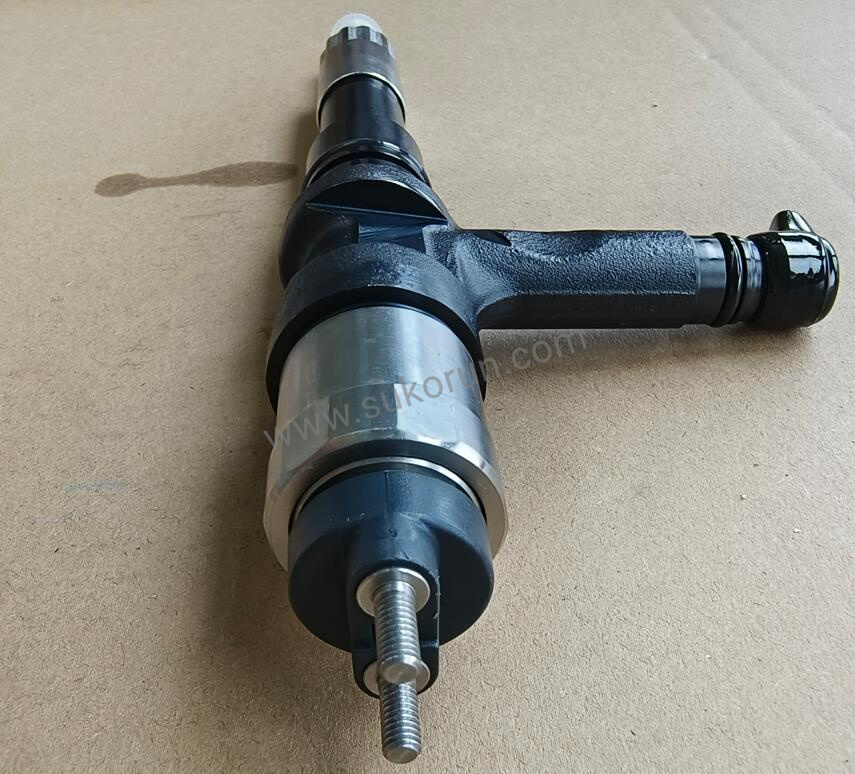 Common Rail Fuel Injector 095000-6070 for Komatsu 6D125