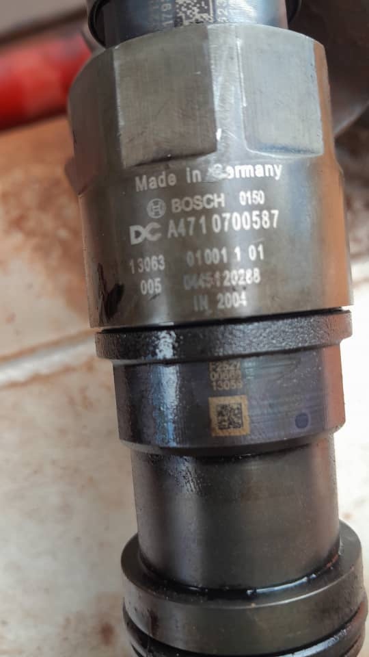 Injector A4710700587 for Mercedes Benz Actros MP4